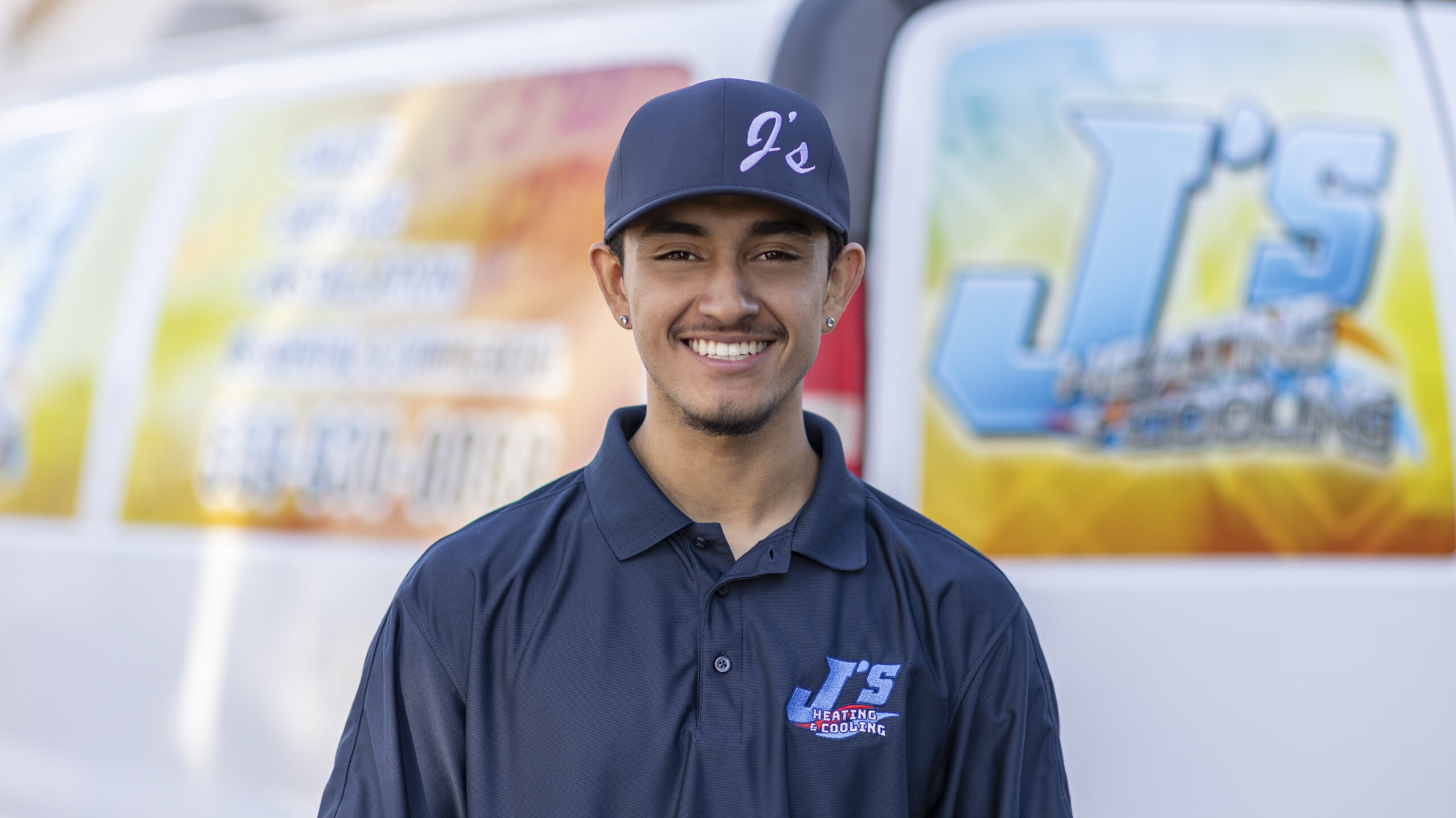 J's Heating and Cooling Raul Van profile picture.